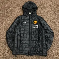 NIKE × マンチェスター・ユナイテッド 中綿ベンチコート ブラック XL NIKE × マンチェスター・ユナイテッド 中綿ベンチコート