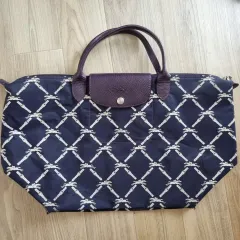 Longchamp(ロンシャン) ミディアム ロゴ プリント トートバッグ ビルベリーカラー