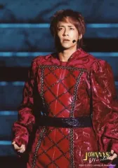 【中古】生写真(ジャニーズ) Hey! Say! JUMP/八乙女光/ライブフォト・膝上・衣装赤・両手下げ・背景青/JOHNNYS’ World 2012-2013