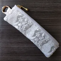 インド刺繍リボン　ねこ柄　リップケース　ポーチ　　カラビナ付き　ねこ