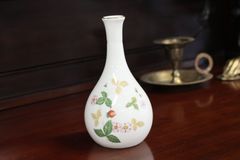 花瓶 アンティーク インテリア 一輪挿し ウエッジウッドの一輪挿しの花瓶