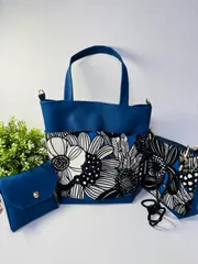 【裁縫ストア・ボヌール】大人かわいい　北欧風　アートフラワー柄ブルー　合成皮革マドンナ　ブルー　トートバック　ポーチ/サコッシュ　ミニポーチ　ショルダーバッグ　ハンドバッグ　ポケットいっぱい　ハンドメイド　ショルダーストラップ付き  / №500-457