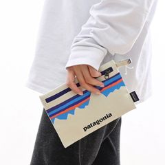 新品タグ付 Patagonia パタゴニアポーチ ベージュ ZIPPERED POUCH P-6 Fitz Roy Bleached Stone 59290 当店管理番号 83481662