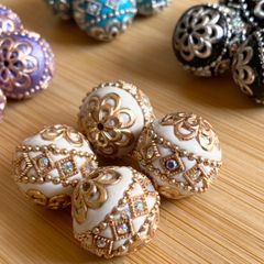 【2個】ホワイト　インドネシア手作りビーズ　アンティーク　20mm
