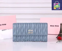 新品未使用 MIUMIU 財布[本日特価|新品未使用品]-WT0輸入