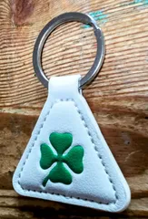 アルファロメオ　クワドロフォリオ　レザー　キーホルダー　大人気　ようやく入荷