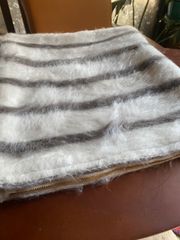 ciwaさま専用/ふわふわ両面リバーシブルで可愛い！トルコシイルトバッタニイェのクッションカバー２つセット/アンゴラ山羊の毛で織られた貴重な毛布で作りました。お試し価格！/当店オリジナル！