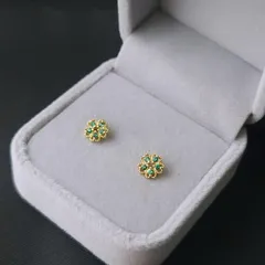 081P【高品質✨】グリーン　緑　小粒ダイヤ　ミニ　フラワー　ピアス　ゴールド