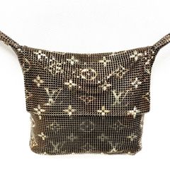 ルイヴィトン　モノグラム　マスク・バンダナ・ポーチ ルイ・ヴィトン LOUIS VUITTON マスク ポーチ バンダナ カレ