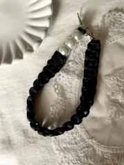 パラコード　ブラック　ハンドストラップ　ハンドメイド　パール　スマホ　iPhone