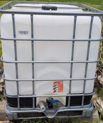 鹿児島発　1000mlのタンクです。バルブ付き　引き取り歓迎　送料別