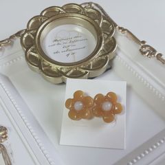樹脂ピアス デイジー　ハンドメイド