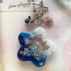 シャカシャカレジンキーホルダー　ハンドメイド　クリスマス　雪の積もったお星さま