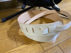 革ギターストラップ　メキシコワニ型押し　白　日本製