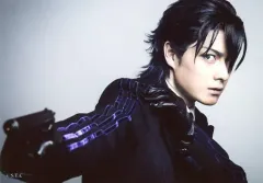 【中古】生写真(男性) 松村龍之介(TOKI)/横型・バストアップ・衣装黒・スーツ・右向き・右手銃・背景白・キャラクターショット/舞台「劇団シャイニング from うたの☆プリンスさまっ♪『JOKER TRAP』」ブロマイドセットA