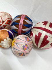 «花ラブリ»MARI381 　リユース　手作り　鞠　5個セット　現品限り　まり　糸鞠　かがり鞠　インテリア小物　写真撮影　七五三　お遊戯会　発表会　ショーウィンドウ　ディスプレイ　シーズン　季節　飾り　インスタ　Instagram　桃の節句　ひな祭り