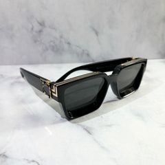 サングラス 伊達メガネ 眼鏡 ブラック 黒縁 太縁 大きめ 大きい ビッグフレーム ゴールド装飾 メンズレディース ミリオネア スクエア ウェリントン ブリンブリン ラッパー ヒップホップ ストリート系 ワンポイント 存在感 ごつい いかつい 軽量 お洒落