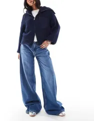 【送料無料】 ベルシュカ レディース デニムパンツ ボトムス Bershka Petite high rise wide leg jeans in dark wash BLUE