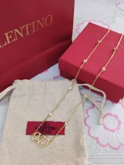 大人気🌸ヴァレンティノ・VALENTINO　ネックレス　金色  Vロゴ シグネチャーネックレス 　超美品　◆レディース◆　新品