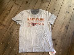 新品　未使用　NAPAPIJRI ナパピリ　Tシャツ