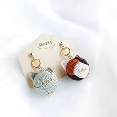【猫アクセ】水引にゃんこ玉ピアス／イヤリング　グレー（ブルー）猫×三毛猫🐱