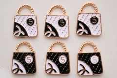 【8個】ハンドバッグ 白 黒 モノトーン バイカラー チャーム デコパーツ アクセサリー製作に！