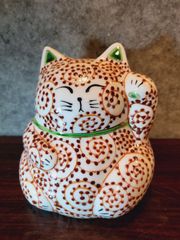 有田焼　招き猫　赤蛸唐草　貯金箱　黒田一楽作