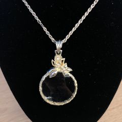 ？ルーペネックレス　 花モチーフ クリアペンダントネックレス　レトロ　【ファッション】【1】