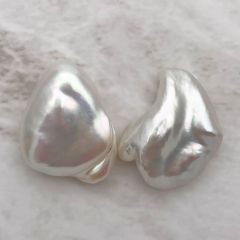 大粒花びらケシパールのピアス/イヤリング 20mm 大粒 ペア バロック 真珠 結婚 ウェディング ブライダル