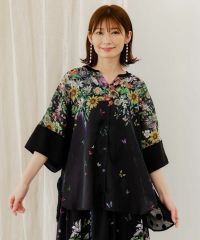 ISScoLar（イズスカラー）蝶舞う花畑プリント ドットシフォン重ねシャツ　アイボリー、ブラック、グリーン　552209