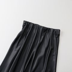 美品 シニヨン CHIGNON サテン イージーロングスカート 38/ブラック 黒 光沢 ボトムス【2400013621366】