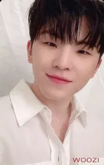 【中古】コレクションカード(男性) SEVENTEEN/WOOZI(ウジ)/バストアップ・衣装白・両手下げ・背景白/CD「JAPAN 2ND MINI ALBUM『24H』」Loppi・HMV特典オリジナルスペシャルフォトカード 第1弾