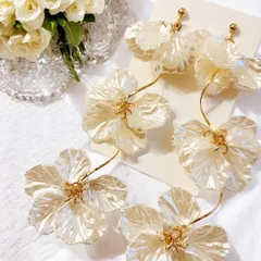 ホワイトフラワー 三連イヤリング★ブライダル ウェディング 結婚式 アクセサリー