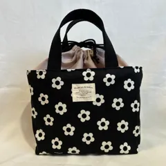 保温保冷 ランチバッグ 花柄ブラック黒 持ち手つきお弁当袋 巾着バック 北欧フラワー 洗える保冷シート ランチグッズ