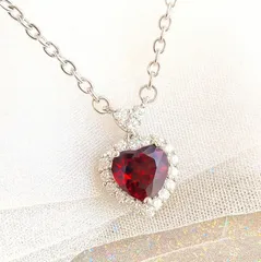 タイムセール！貴方の首元に深みのある鮮やかなレッドカラー　約３ｃｔUPのルビーハート型ペンダントネックレス