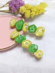 イエロー、グリーンのヘアクリップ