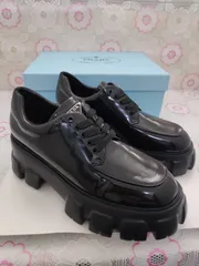 美品プラダ厚底ローファーバーガンディ