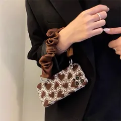 iPhone13/13Pro ケース　スマホケース　バンド付き　刺繍　ハート