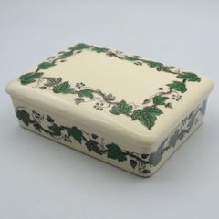 ウェッジウッド ヴァイン 蓋物 陶器製小物入れ ワインリーフ - メルカリ