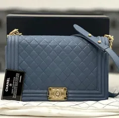 シャネル　ボーイシャネル　キャビアスキン　マトラッセ　ショルダーバッグ　23番台