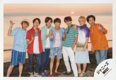 【中古】生写真(ジャニーズ) ジャニーズWEST/集合(7人)/横型・全身・横並び・センター濱田・重岡濱田藤井桐山ピース・背景海・夕日/『人生は素晴らしい』PV＆ジャケ写撮影/公式生写真