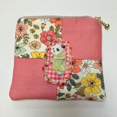 ハンドメイド　パッチdeポーチ　ミニ　おめかしパンダさん　2 パッチワーク　ポーチ　ミニポーチ　フラットポーチ　パンダ　花柄　ピンク