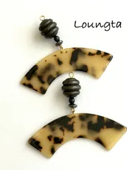 2698扇形 べっ甲個性派ピアス 大ぶりピアス