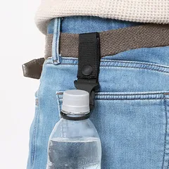 アストロ 公式 良品 ペットボトルホルダー ブラック ドリンクホルダー ボトルフック ペットボトル 吊り下げ 手ぶら バックパック アウトドア コンパクト ネコポス 822-84N