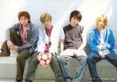 【中古】生写真(男性) FLAME/集合(4人)/横型・全身・座り・サッカーボール・背景白・ネックレス/公式生写真