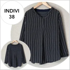 【美品♪】INDIVI　Vネックタック切り替えブラウス　ブラック系 M 長袖　ブラウス B277