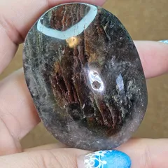 千層 ガーデン クォーツ 月 グリーン ファントム 庭園 水晶 虹 握り石