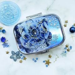 青薔薇のピルケースver.3　ハンドメイドピルケース　レジンピルケース　ハンドメイドレジン　小物入れ
