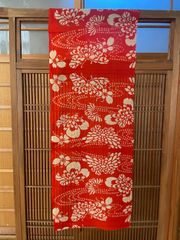 【縮緬】【古布】【はぎれ】（長さ：約８８㎝／幅：約２５㎝）
