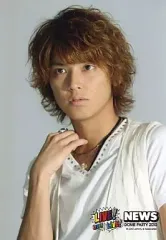 【中古】生写真(ジャニーズ) NEWS/手越祐也/バストアップ・白シャツ・右手首元・背景白・指輪/LIVE!LIVE!LIVE! NEWS DOME PARTY2010/公式生写真